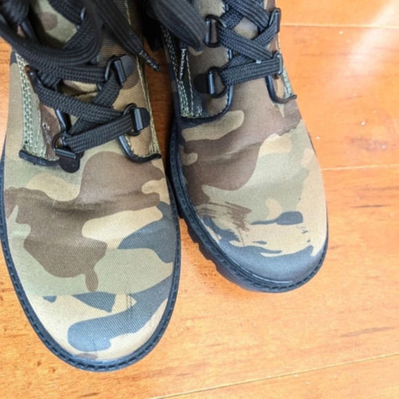 Kendall & Kylie Shoes - NWOT Kendall & Kylie Camo Boots ♥️